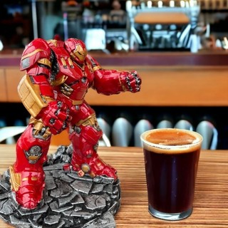 Mô hình Hulkbuster 32cm có kèm đế siêu đẹp.
