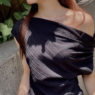 Áo lệch vai Carolyn KIKI