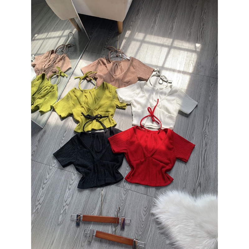 Áo xốp kiểu croptop cổ yếm cột dây