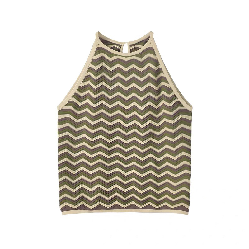 Áo croptop cổ yếm và quần jeans giống Rosé Blackpink