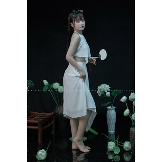 Yếm chụp sen trắng cổ giọt lệ