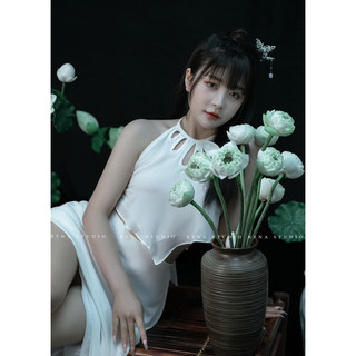 Yếm chụp sen trắng cổ giọt lệ