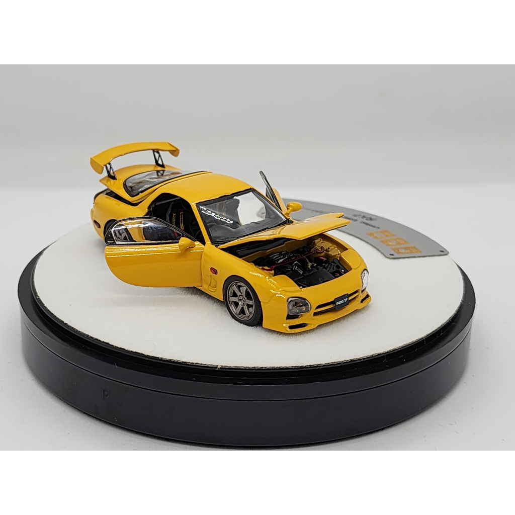 Xe Mô Hình Mazda RX7 "Đế Tròn" 1:64 PGM ( Vàng )