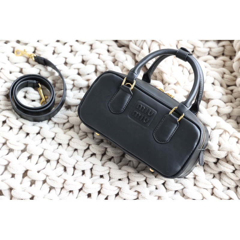 Túi quai xách Miu miu về mã mới fullbox kèm túi vải size 26cm hộp xinh