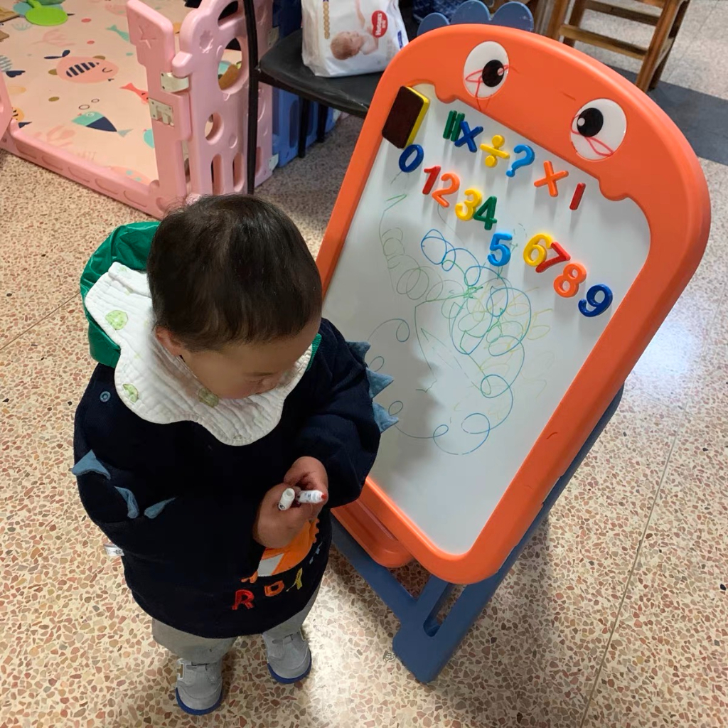 BẢNG VẼ 2023 CHO BÉ CAO CẤP, PHÁT TRIỂN SÁNG TẠO KÈM NAM CHÂM, BÚT LÔNG