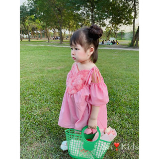 Váy ren hồng tim bé gái