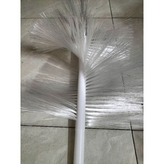 Chổi rửa trong bình nước suối