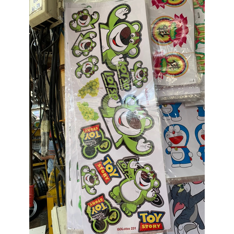 Bộ tem gấu LOTSO dâu màu xanh lá cây dạ quang mỗi tờ ngang 30cm dài 70cm hàng nhập Thái Lan chất lượng cao