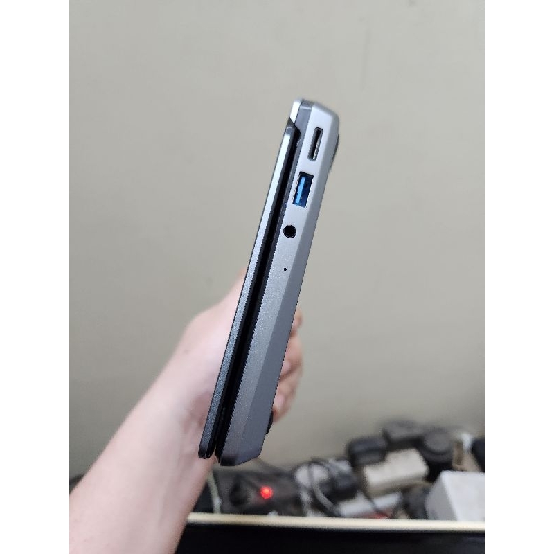Laptop mini 7 inch nhỏ gọn có camera, cấu hình cao đủ sức làm việc, giải trí