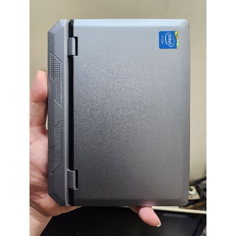 Laptop mini 7 inch nhỏ gọn có camera, cấu hình cao đủ sức làm việc, giải trí