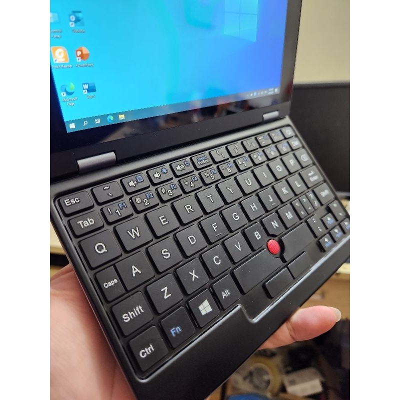 Laptop mini 7 inch nhỏ gọn có camera, cấu hình cao đủ sức làm việc, giải trí