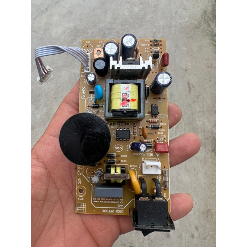 Vỉ nguồn dã máy nhiều ngõ ra