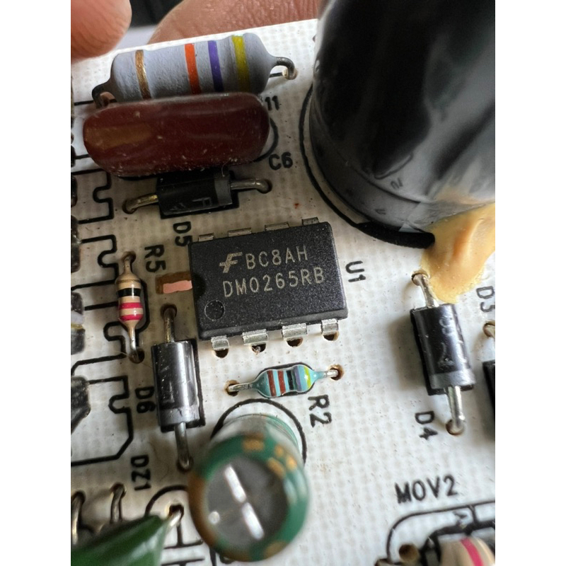 Vỉ nguồn dã máy nhiều ngõ ra