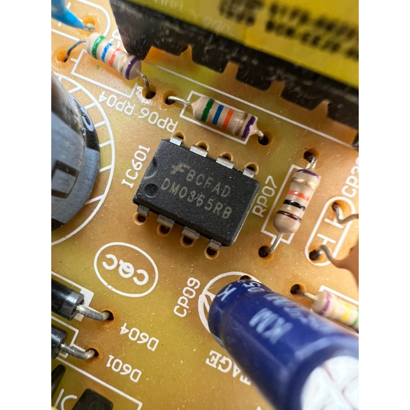 Vỉ nguồn dã máy nhiều ngõ ra