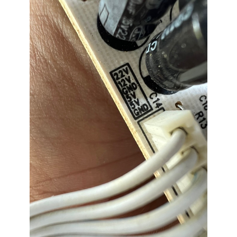 Vỉ nguồn dã máy nhiều ngõ ra