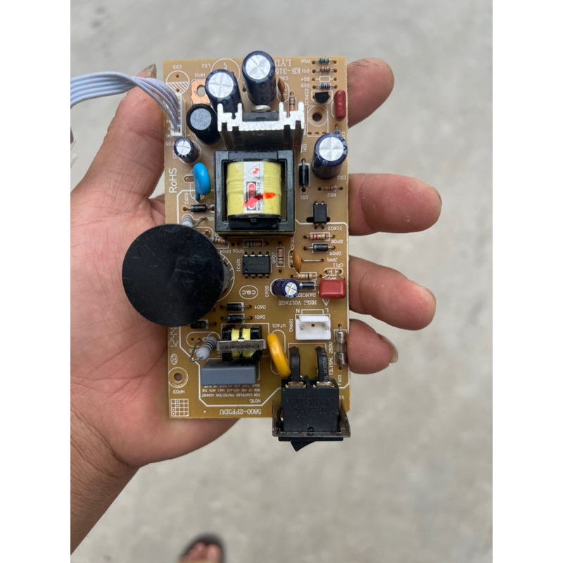 Vỉ nguồn dã máy nhiều ngõ ra