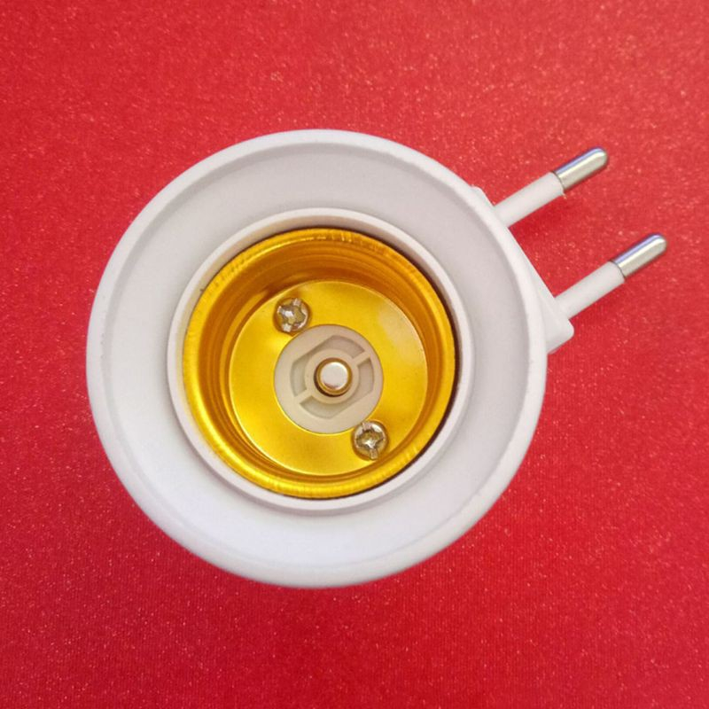 Đuôi đèn có công tắc dạng phích cắm, chuôi gắn đèn xoắn không dây có nút tắt mở tiện dụng, vỏ ngoài cách điện bền bỉ