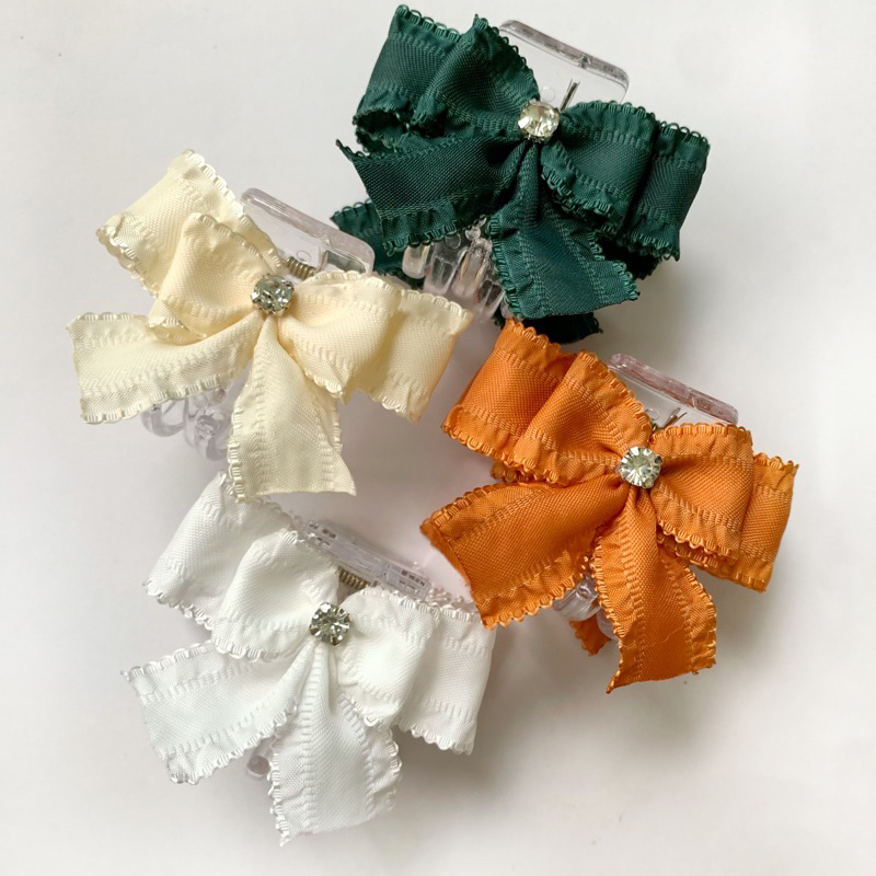 Kẹp nơ càng cua phong cách tiểu thư nữ tính