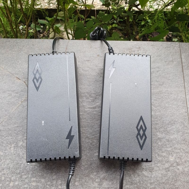 Sạc 16,8 vol  - Dùng Cho Pin Lion - Có Đèn Báo Đầy Pin