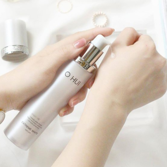 Tinh chất dưỡng trắng chuyên sâu Serum Ohui Extreme White