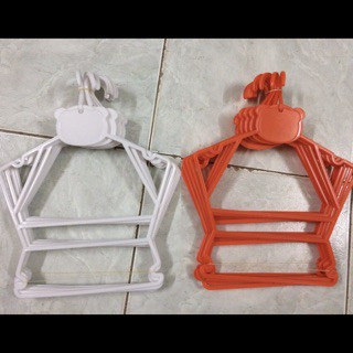 Mắc quần áo trẻ em , mắc áo bộ trẻ em nhỏ cổ xoay 360 độ hình gấu size 0-3 tuổi xinh xắn đáng yêu thông minh
