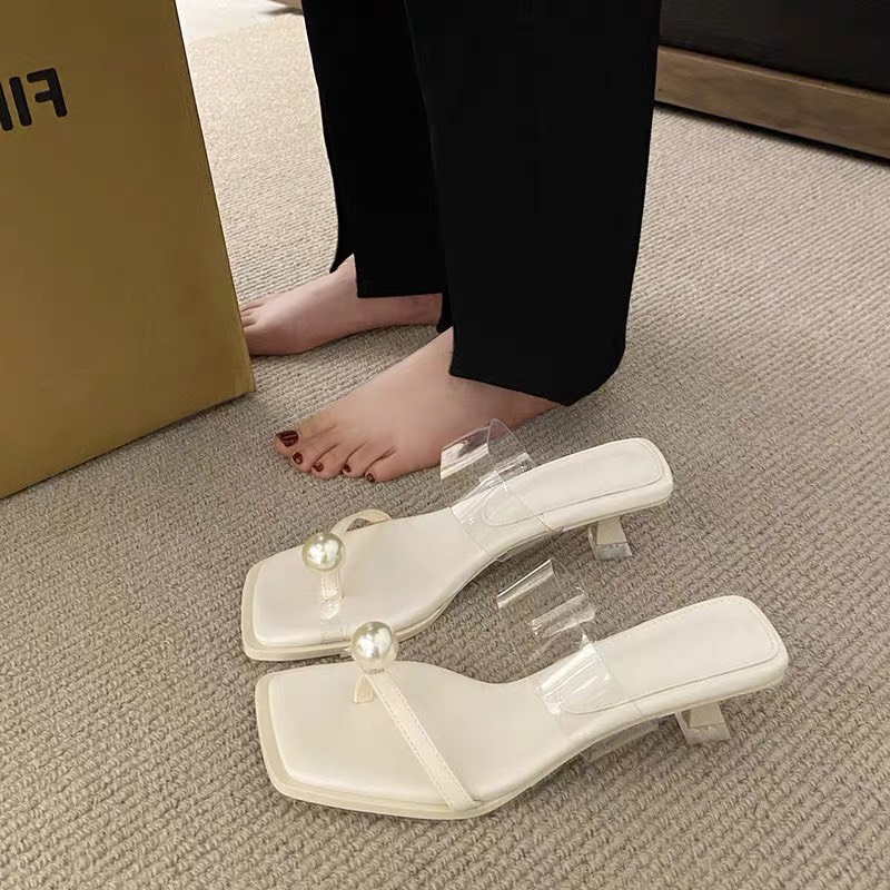 Dép nữ xỏ ngón đính ngọc mũi vuông gót W10