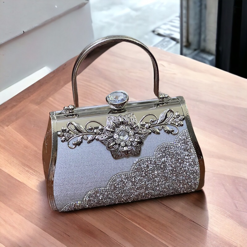 Túi dinh đá CDT319 có quai đeo tay tiện sử dụng khi mang theo túi