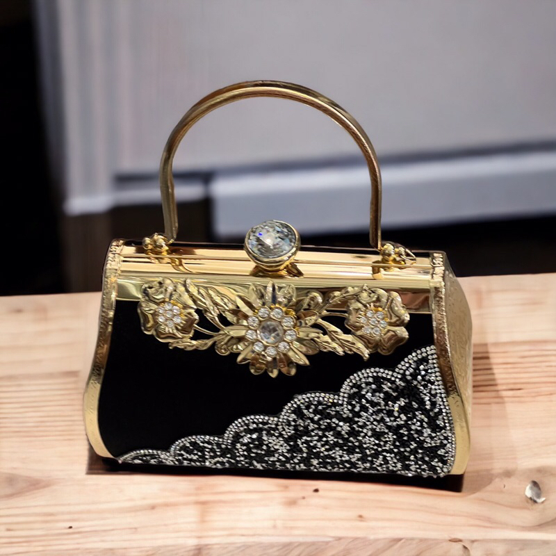 Túi dinh đá CDT319 có quai đeo tay tiện sử dụng khi mang theo túi