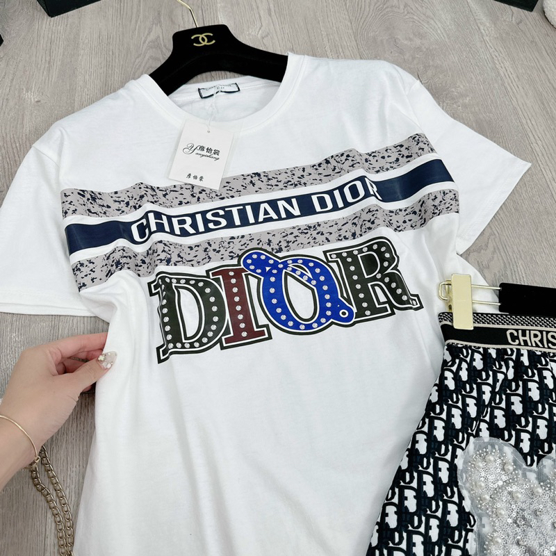 Sét áo phông thụng mix chân váy hoạ tiết dáng chữ A