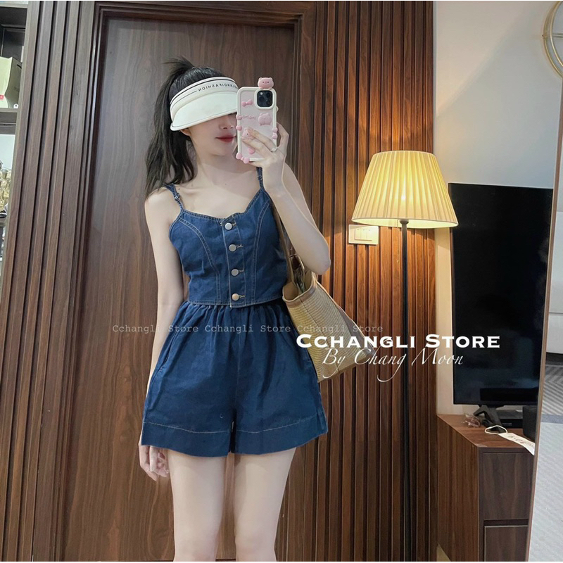 SET ÁO HAI DÂY ĐÍNH NÚT DÁNG NGẮN KÈM QUẦN ĐÙI JEANS