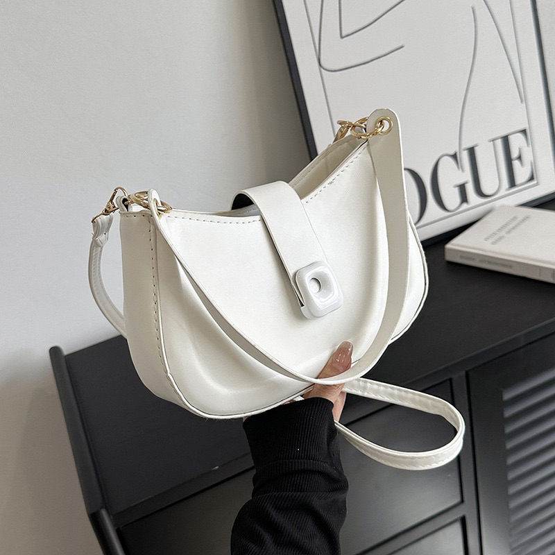 Túi xách đeo chéo kẹp nách candy ulzzang size 24 mã 8550 dáng thuyền khoá kẹo