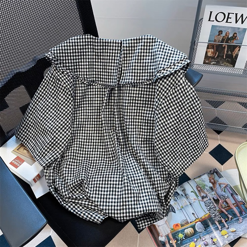 ÁO SƠ MI SỌC CARO TRẮNG ĐEN NÚT CÀI HÌNH VỊT ĐÁNG YÊU