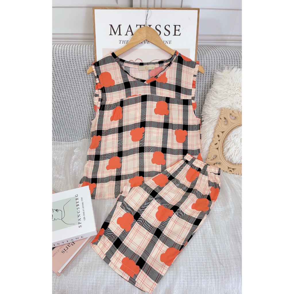 Bộ đồ ngủ lanh nữ mặc nhà Chillwear, set đồ áo gile quần ngố trên gối họa tiết kẻ ô phối hình gấu dễ thương chất lanh