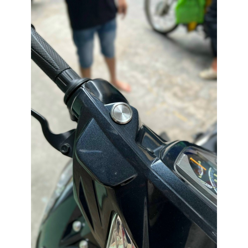 Nút chụp lỗ kiếng xe Ex10, Lead 125, Su Xipo.. hiệu CTS inox 304 ko gỉ đường kính 2.3cm -2.4cm, nút che chân gương