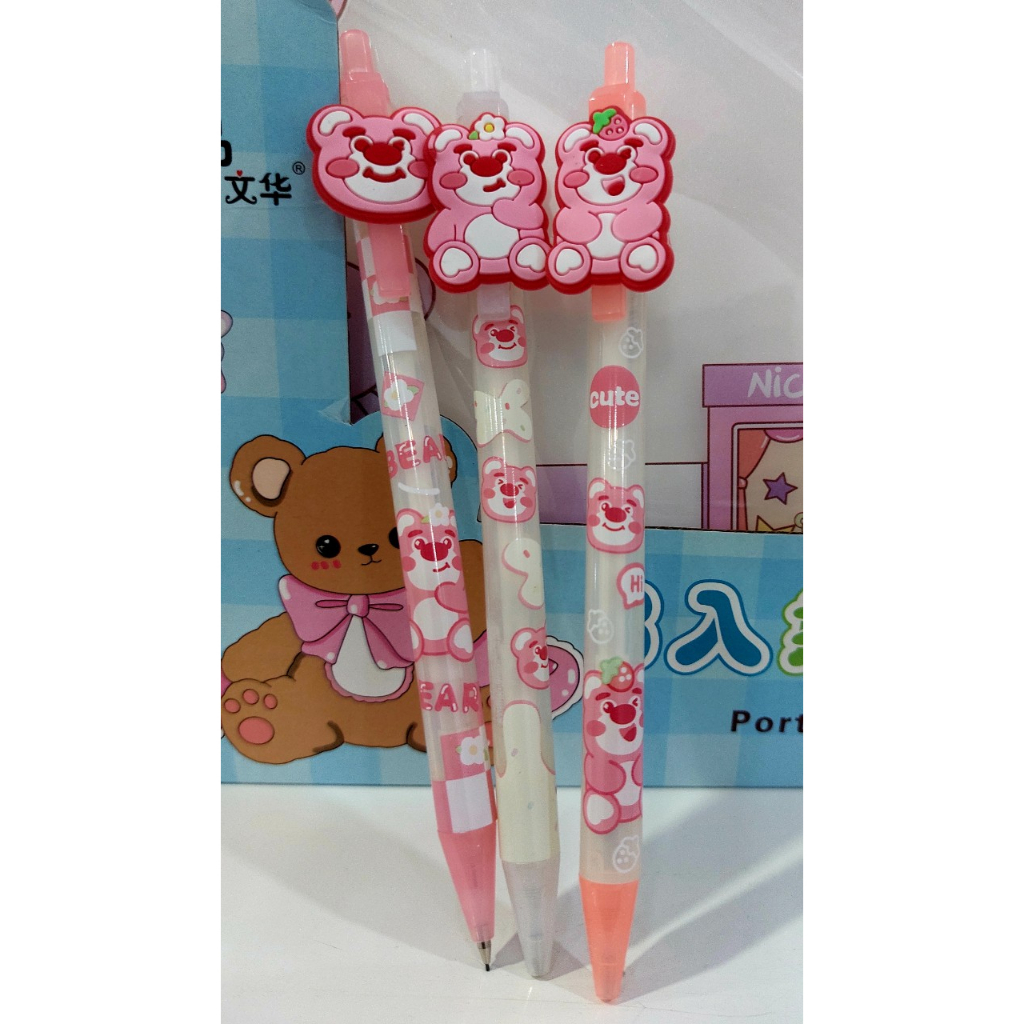 Bút chì bấm kim ngòi 0.5 mm có charm gấu dâu lotso