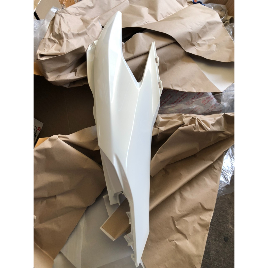 ỐP SƯỜN SAU VARIO /CLICK 150 MÀU TRẮNG HÀNG THÁI CHÍNH HÃNG HONDA