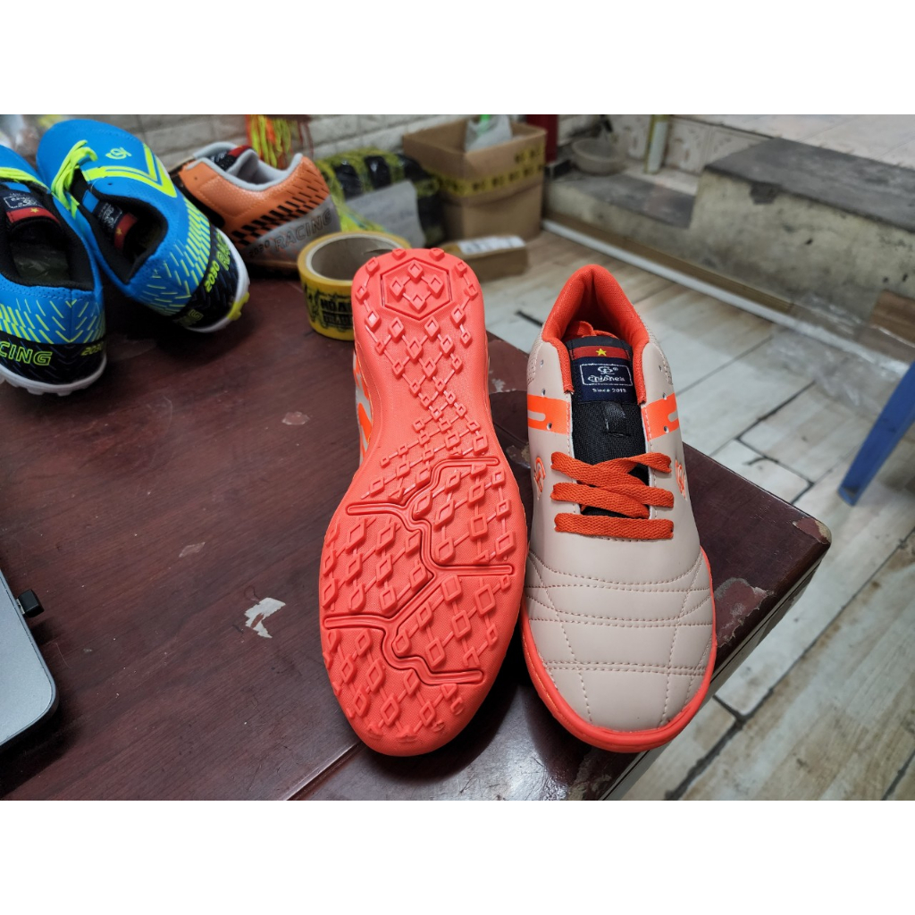 Giầy đá banh Chí Phèo cp024t