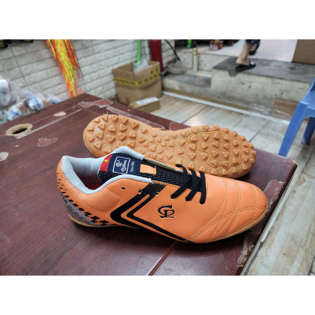 Giầy đá banh Chí Phèo cp024t