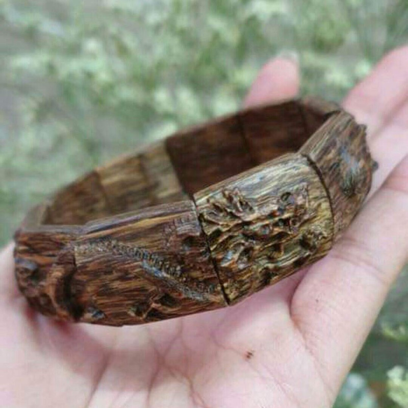 Lắc vòng tay trầm hương sánh chìm chạm rồng.vòng tay gỗ tự nhiên