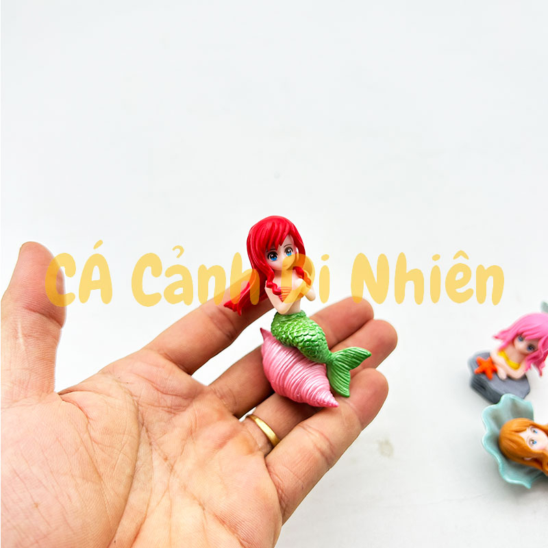 Mô hình nàng tiên cá ngồi VỎ SÒ ỐC bằng nhựa làm tiểu cảnh trang trí hồ cá Terrarium size 7 cm