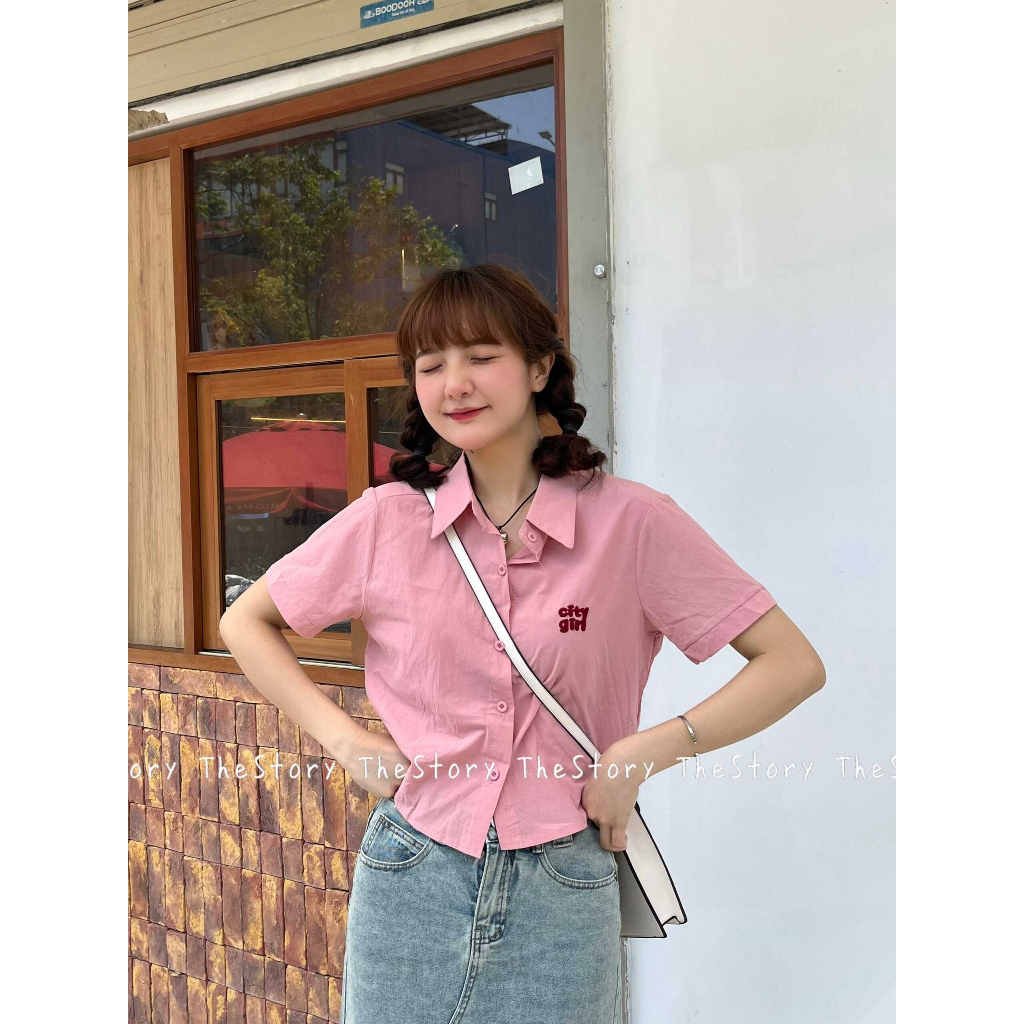Áo sơ mi croptop tay ngắn thêu chữ city girl  A3033