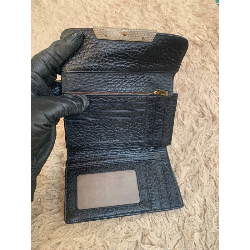 Túi ví chuẩn si. Túi ví qua sử dụng. Khách vui lòng xem hình nếu muốn biết thêm thông tin sản phẩm mời khách vô chat nhé