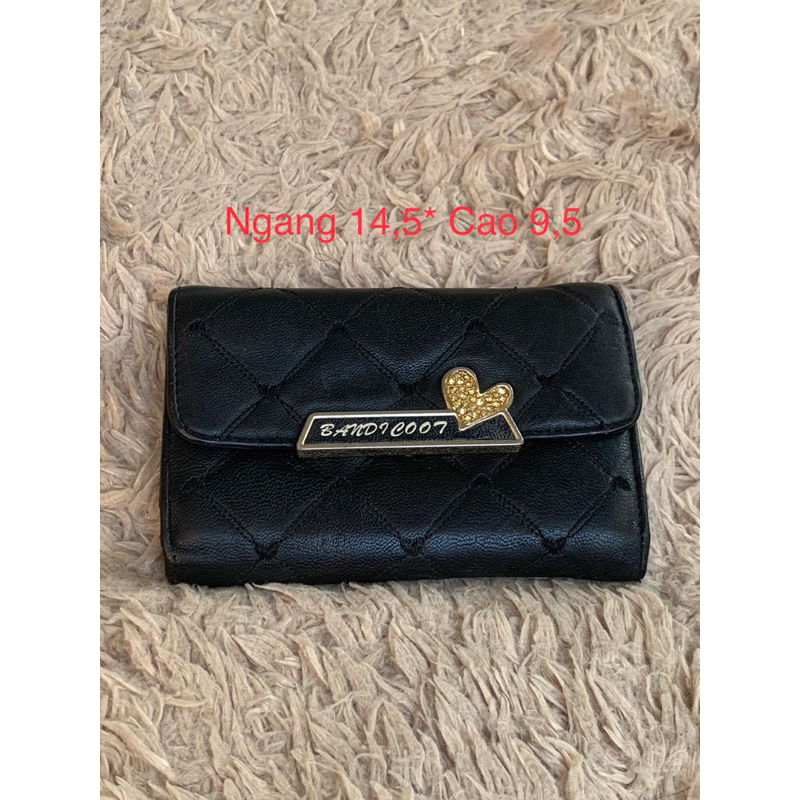 Túi ví chuẩn si. Túi ví qua sử dụng. Khách vui lòng xem hình nếu muốn biết thêm thông tin sản phẩm mời khách vô chat nhé
