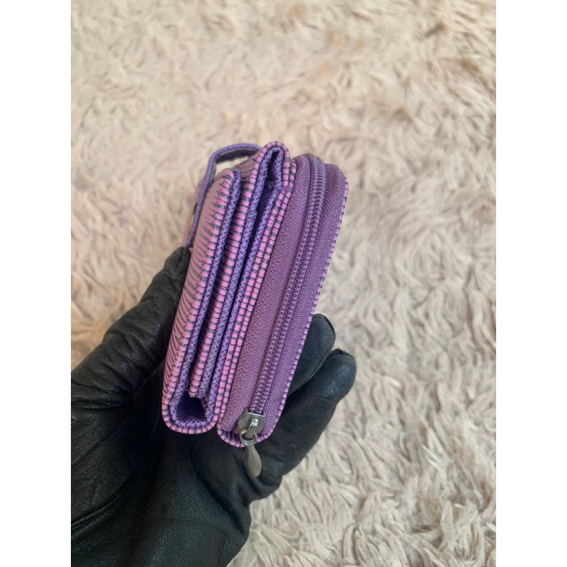 Túi ví chuẩn si. Túi ví qua sử dụng. Khách vui lòng xem hình nếu muốn biết thêm thông tin sản phẩm mời khách vô chat nhé