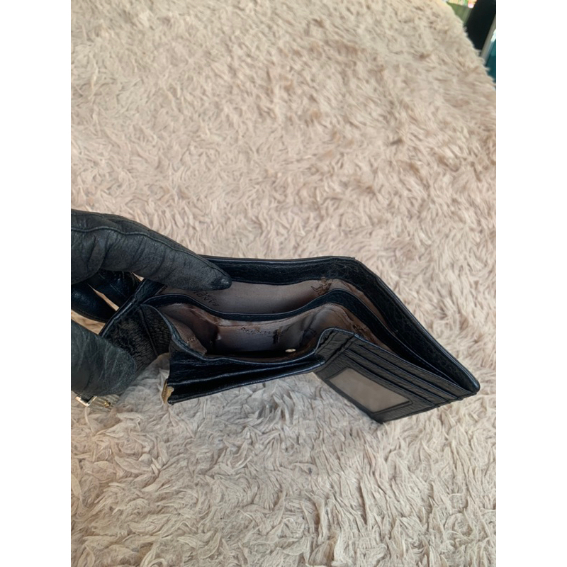 Túi ví chuẩn si. Túi ví qua sử dụng. Khách vui lòng xem hình nếu muốn biết thêm thông tin sản phẩm mời khách vô chat nhé