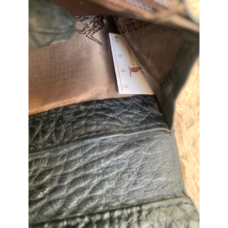 Túi ví chuẩn si. Túi ví qua sử dụng. Khách vui lòng xem hình nếu muốn biết thêm thông tin sản phẩm mời khách vô chat nhé