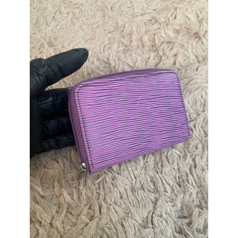 Túi ví chuẩn si. Túi ví qua sử dụng. Khách vui lòng xem hình nếu muốn biết thêm thông tin sản phẩm mời khách vô chat nhé