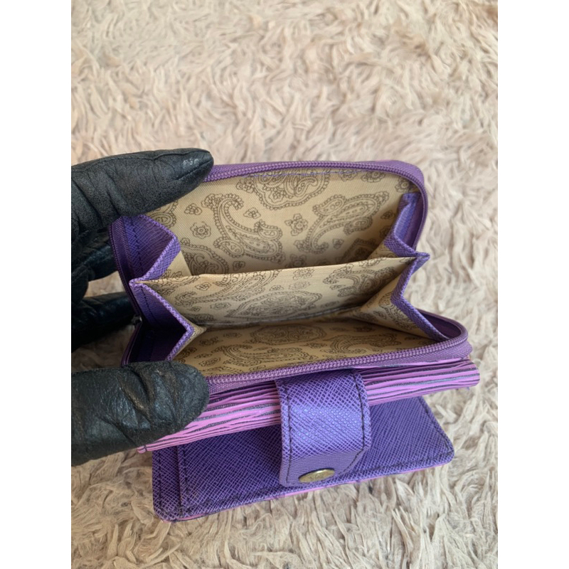 Túi ví chuẩn si. Túi ví qua sử dụng. Khách vui lòng xem hình nếu muốn biết thêm thông tin sản phẩm mời khách vô chat nhé