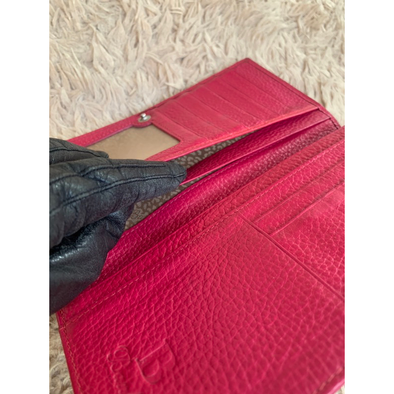 Túi ví chuẩn si. Túi ví qua sử dụng. Khách vui lòng xem hình nếu muốn biết thêm thông tin sản phẩm mời khách vô chat nhé