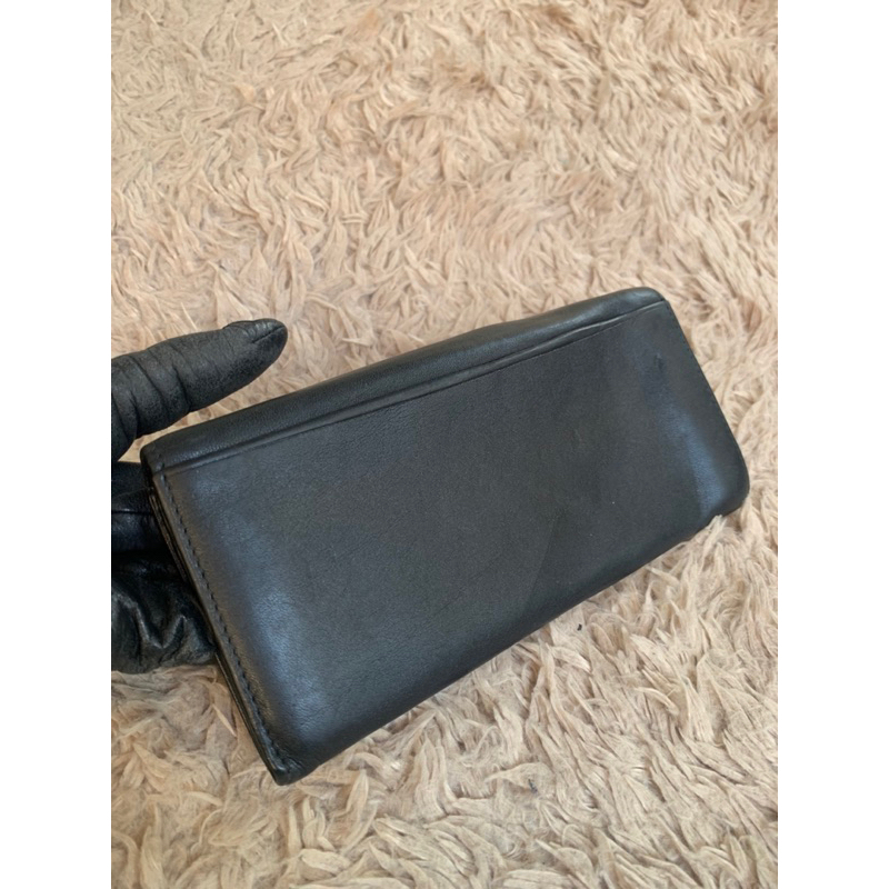 Túi ví chuẩn si. Túi ví qua sử dụng. Khách vui lòng xem hình nếu muốn biết thêm thông tin sản phẩm mời khách vô chat nhé